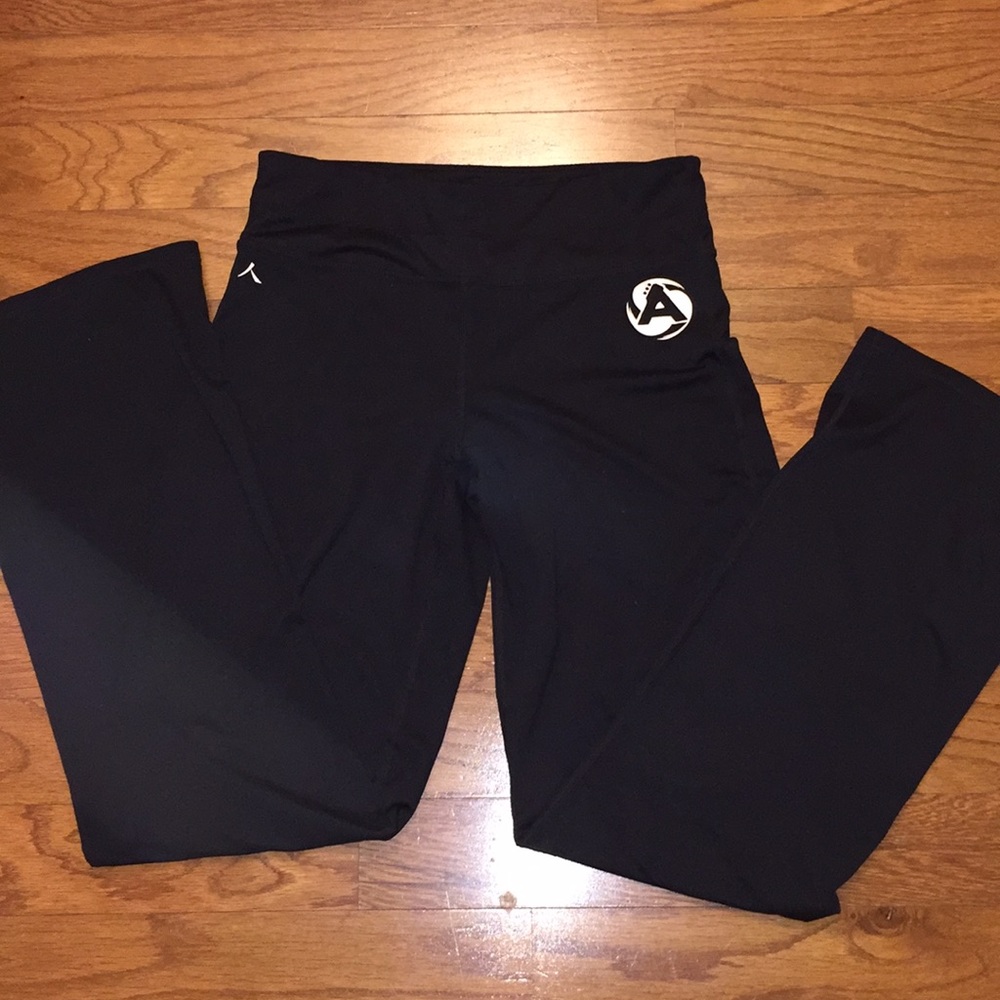 Ren Athletics MED bootcut yoga pants. E-4